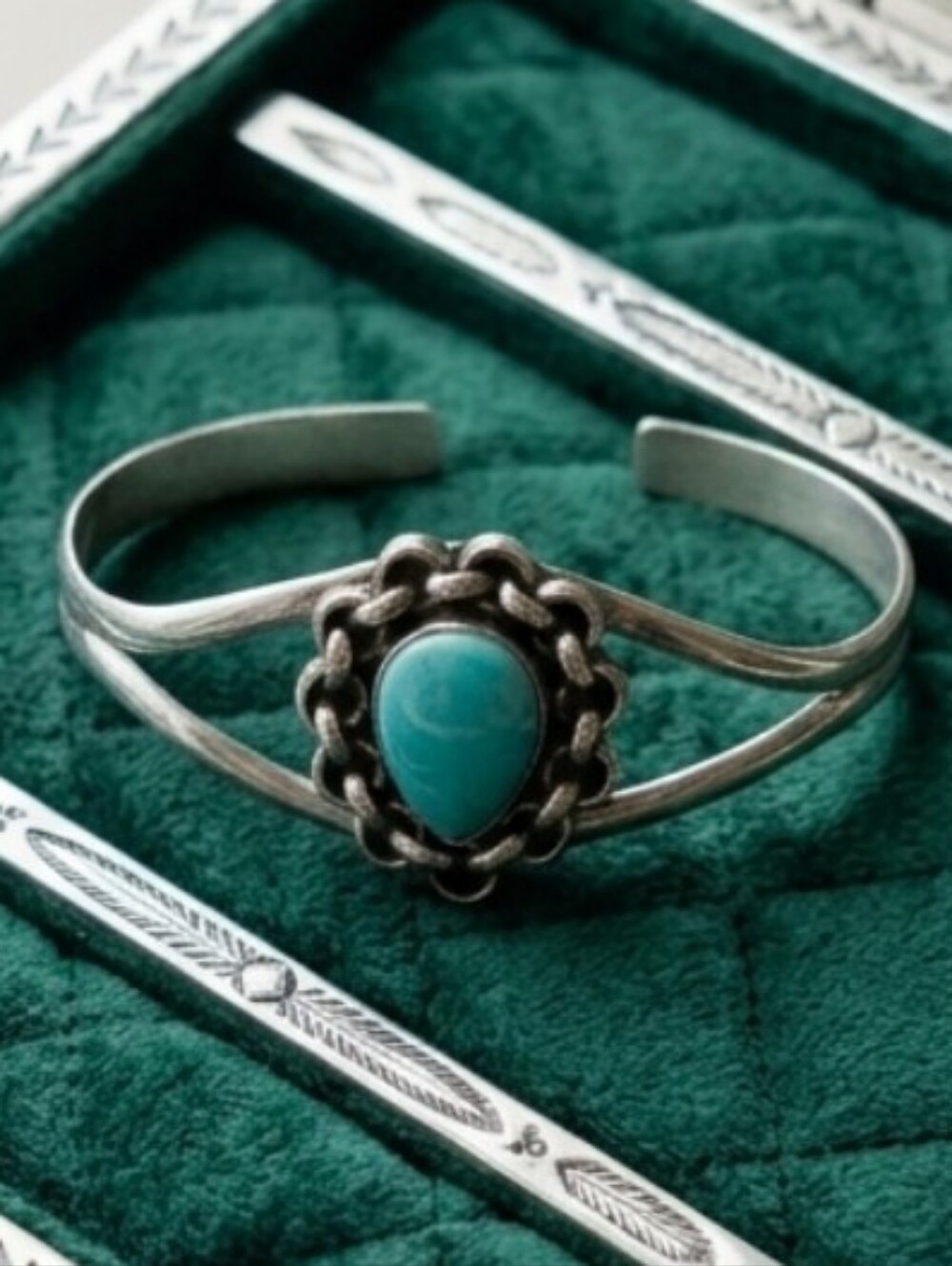 Sterling Silver Kingman  Turquoise Teardrop Split Shank Cuff Bracelet ✨